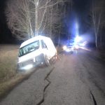 Řidič skončil v příkopu, nadýchal přes dvě promile