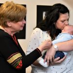 První jihočeské miminko roku dostalo zlatý přívěsek od hejtmanky
