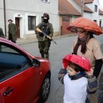 Masopustní tradice v Borotíně trvá minimálně 30 let. Maškary končí posezením v Kamenné Lhotě
