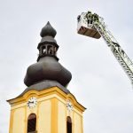 Sabine poškodila věž kostela v Ledenicích, plánovaná oprava nevyšla