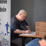 Fotbalistům všech okresů bude pomáhat defibrilátor