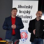 Fotbalistům všech okresů bude pomáhat defibrilátor