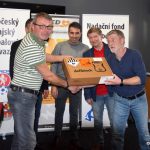 Fotbalistům všech okresů bude pomáhat defibrilátor