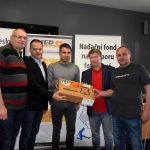 Fotbalistům všech okresů bude pomáhat defibrilátor