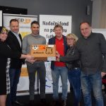 Fotbalistům všech okresů bude pomáhat defibrilátor