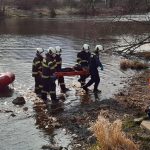 Hasiči a záchranka zasahovali u jezu Soukeník v Plané