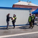 Policistům v Dolním Dvořišti poslaly dobroty seniorky z Větřní