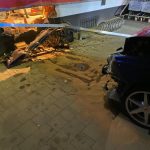 Ve Velešíně se včera v noci auto probouralo do supermarketu