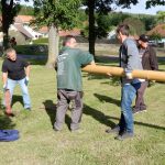 V Kloužovicích u Chýnova obnovili tradici. Již třetím rokem staví májku