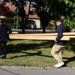 V Kloužovicích u Chýnova obnovili tradici. Již třetím rokem staví májku