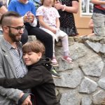 Pamětní deska u Jordánu připomíná básníka, muzikanta a cestovatele Lumíra Slabého