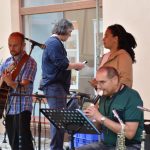 Pamětní deska u Jordánu připomíná básníka, muzikanta a cestovatele Lumíra Slabého