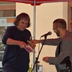 Pamětní deska u Jordánu připomíná básníka, muzikanta a cestovatele Lumíra Slabého