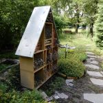 Pocitový chodníček v přírodní zahradě botanické zahrady láká k prozkoumání