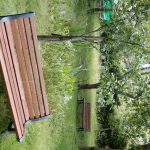Pocitový chodníček v přírodní zahradě botanické zahrady láká k prozkoumání