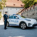Cena nového elektromobilu pro strážníky v Táboře se vrátí na úsporách do tří let