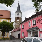 Nejvíc potravinářských obchodů na náměstí mají zřejmě Bernartice