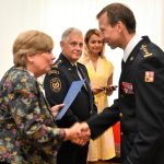 Generální ředitel Hasičského záchranného sboru ocenil medailí hejtmanku za řízení v krizi