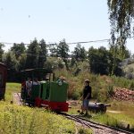 V dačické zahradě jezdí vlak tažený parní lokomotivou