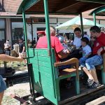 V dačické zahradě jezdí vlak tažený parní lokomotivou