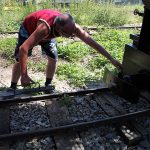 V dačické zahradě jezdí vlak tažený parní lokomotivou