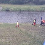 Vážně zraněná dívka. Skočila z mostu do mělké Otavy