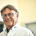 Vede nemocnici, kde jezdil na tříkolce. Dojede i do Senátu? Tomáš Fiala: Senátor nesmí ztratit kontakt s praxí a realitou