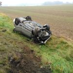 Auto skončilo na střeše, zraněná řidička musela být vyproštěna