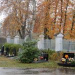 V deštivém počasí v neděli lidé navštěvovali hroby, Dušičky jsou v pondělí