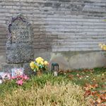 V deštivém počasí v neděli lidé navštěvovali hroby, Dušičky jsou v pondělí