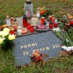 V deštivém počasí v neděli lidé navštěvovali hroby, Dušičky jsou v pondělí