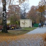 V deštivém počasí v neděli lidé navštěvovali hroby, Dušičky jsou v pondělí