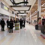 Anonym nahlásil bombu v budějovickém Globusu. Policie evakuovala přes pět set lidí