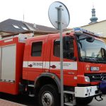 Čápi v Soběslavi dostali na komín od hasičů podklad pro nové hnízdo
