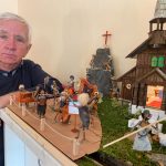 Důchodce z Českých Budějovic vytvořil lipenský betlém s biblickými i současnými postavami