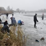 Rolbař nepřijel. Děti zažily krásu i nástrahy bruslení v přírodě