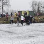 Rolbař nepřijel. Děti zažily krásu i nástrahy bruslení v přírodě