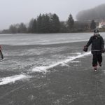 Rolbař nepřijel. Děti zažily krásu i nástrahy bruslení v přírodě