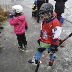 Rolbař nepřijel. Děti zažily krásu i nástrahy bruslení v přírodě