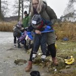 Rolbař nepřijel. Děti zažily krásu i nástrahy bruslení v přírodě