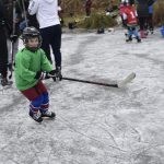 Rolbař nepřijel. Děti zažily krásu i nástrahy bruslení v přírodě