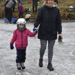 Rolbař nepřijel. Děti zažily krásu i nástrahy bruslení v přírodě