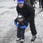 Rolbař nepřijel. Děti zažily krásu i nástrahy bruslení v přírodě