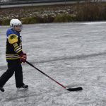 Rolbař nepřijel. Děti zažily krásu i nástrahy bruslení v přírodě