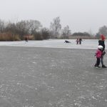 Rolbař nepřijel. Děti zažily krásu i nástrahy bruslení v přírodě