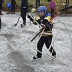 Rolbař nepřijel. Děti zažily krásu i nástrahy bruslení v přírodě