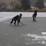 Rolbař nepřijel. Děti zažily krásu i nástrahy bruslení v přírodě