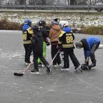 Rolbař nepřijel. Děti zažily krásu i nástrahy bruslení v přírodě