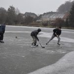 Rolbař nepřijel. Děti zažily krásu i nástrahy bruslení v přírodě