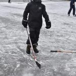 Rolbař nepřijel. Děti zažily krásu i nástrahy bruslení v přírodě